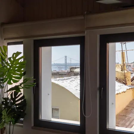 Amazing Tailor Made Penthouse With A View Апартаменты Лиссабон